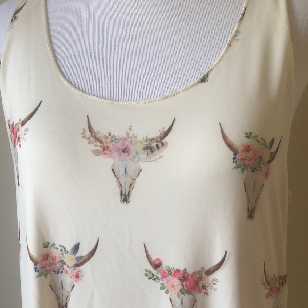 Boho Tank 🐮🌸 - Picture 2 of 4